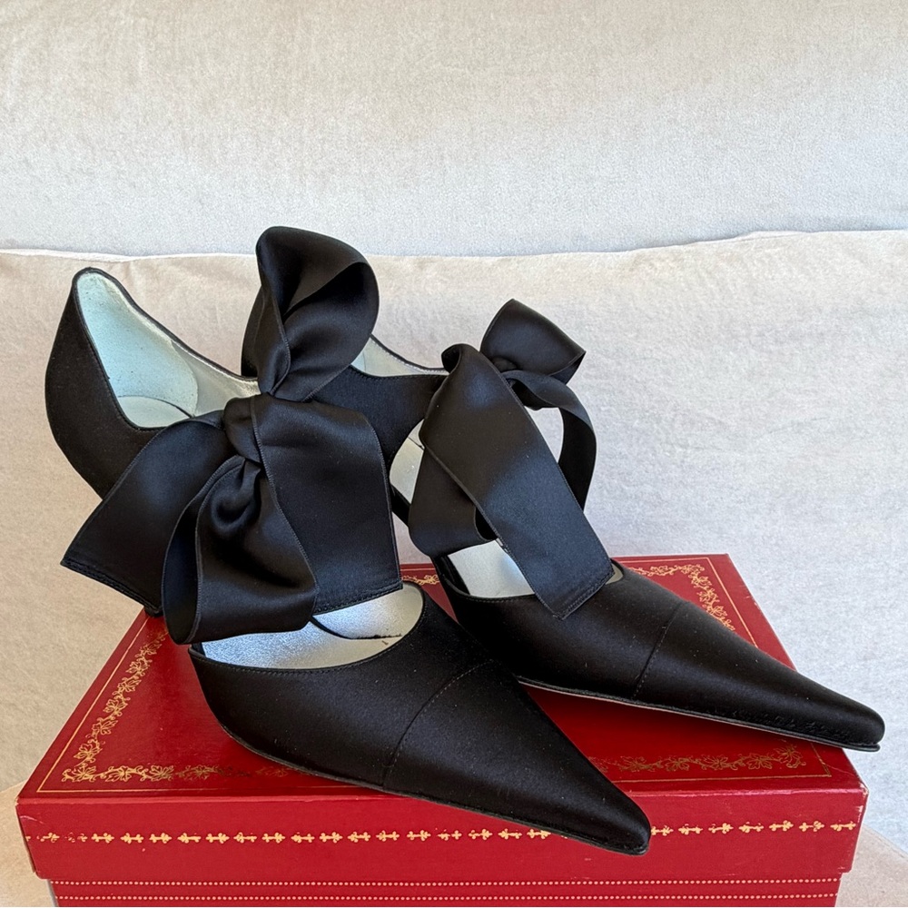 ANN KLIEN GOURGEOUS♥️ Black Satin Bow Pointed-Toe Women's Heels. Runway Model - Picture 9 of 13